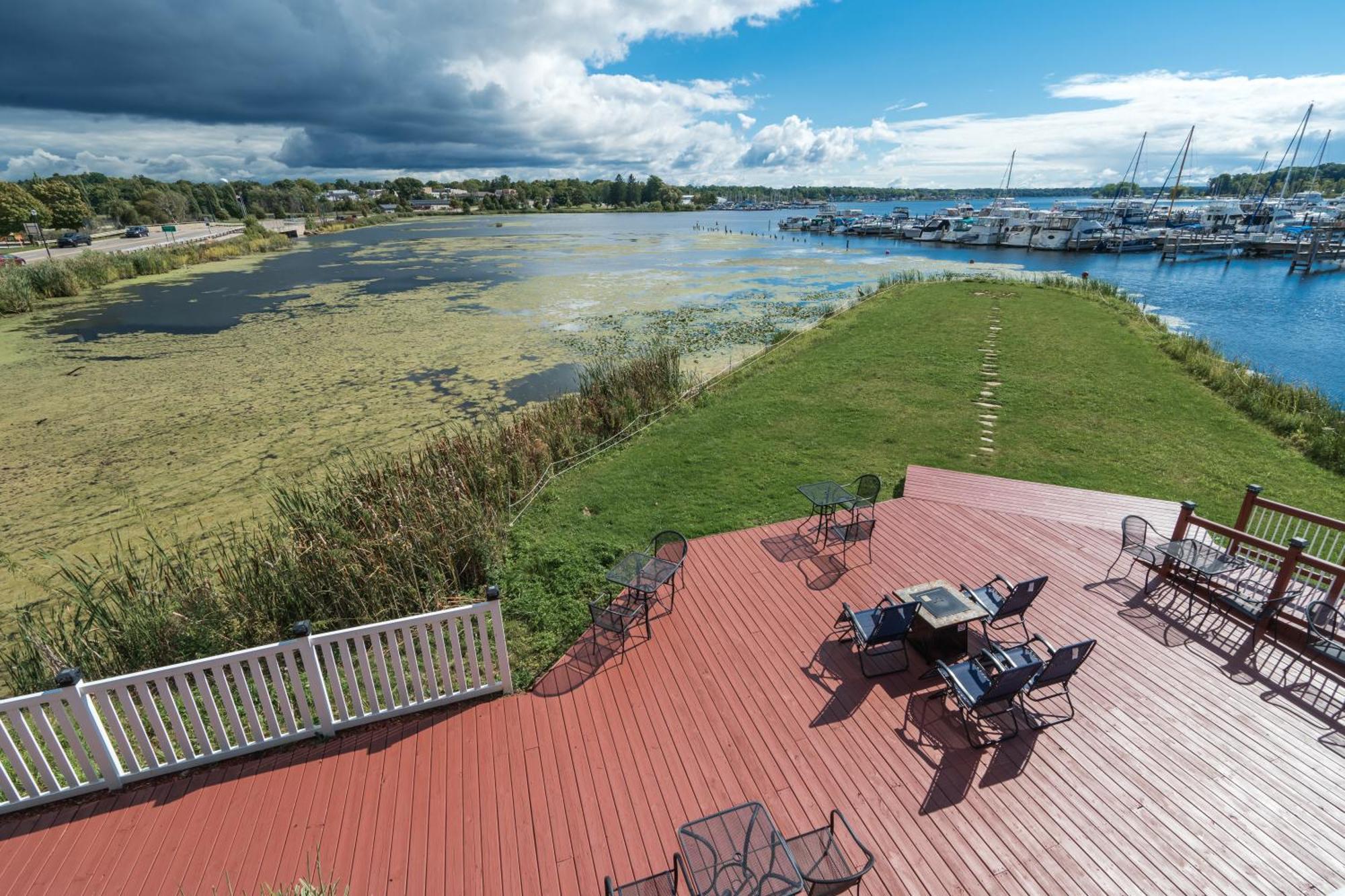 Weathervane Inn Montague Екстер'єр фото