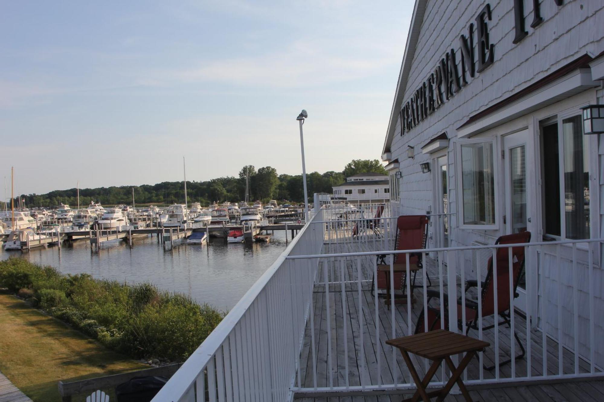 Weathervane Inn Montague Номер фото